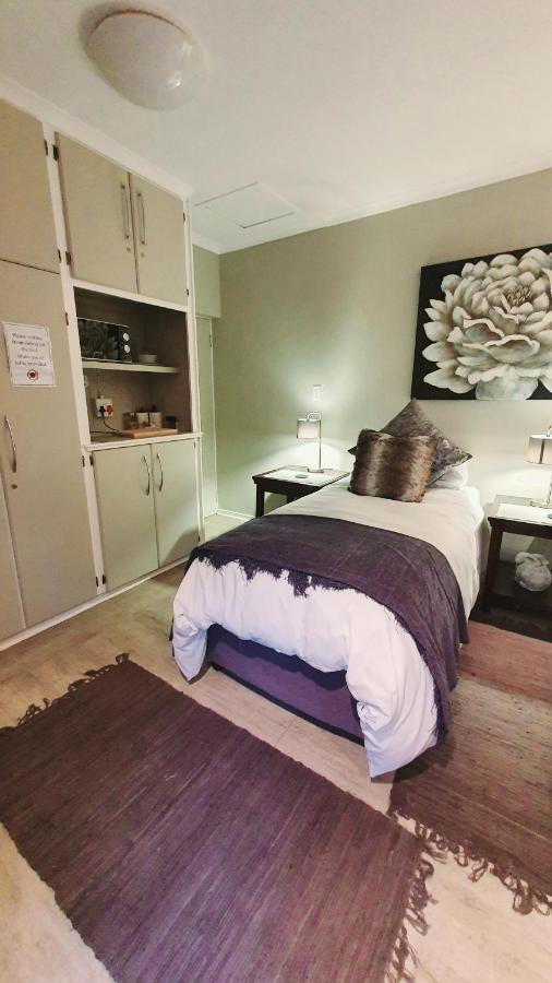 The Spare Bedroom Unit 1 Харисмит Екстериор снимка