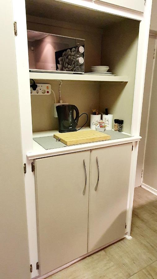 The Spare Bedroom Unit 1 Харисмит Екстериор снимка
