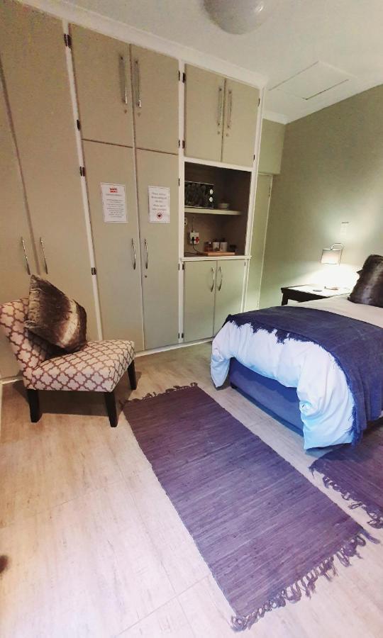 The Spare Bedroom Unit 1 Харисмит Екстериор снимка